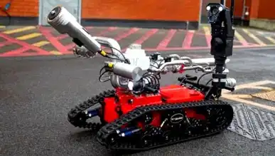 İngiltere'de Yangın Söndüren Robot: Dakikada 2 Ton Su!